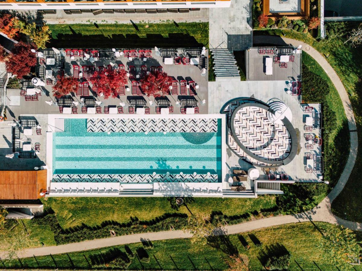 Five Zurich - Luxury City Resort Bagian luar foto Aerial view of the pool