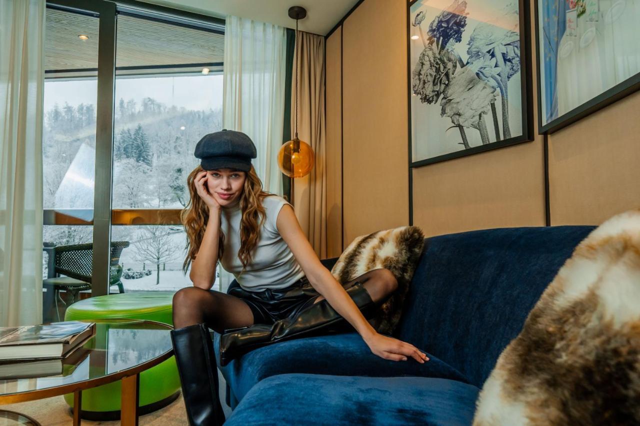 Five Zurich - Luxury City Resort Bagian luar foto A woman wearing a leather skirt